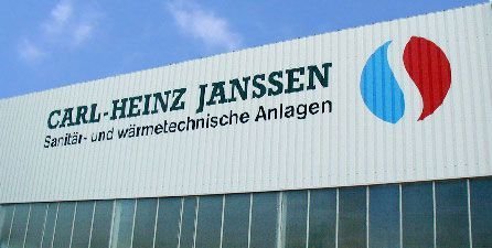 Das Gebäude trägt den Namen 'Carl-Heinz Janssen' und bietet sanitäre sowie wärmetechnische Anlagen an.